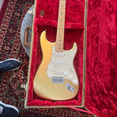 Fender FSR American Special Stratocaster with Matching Headstock 2017 - Aztec Gold image 4