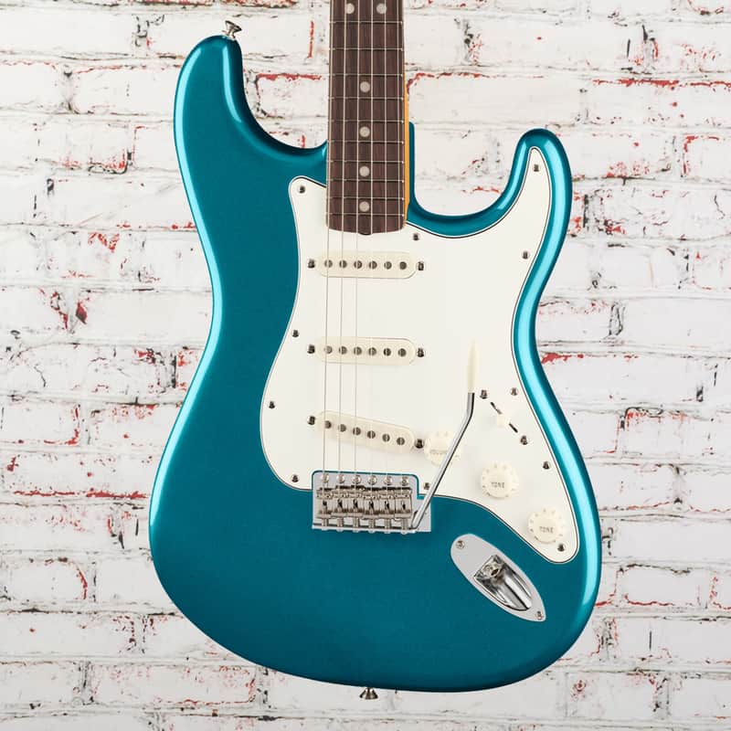 Fender - Vintera III Late '60s Stratocaster - Electric Guitar w/ Rosewood Fingerboard - Ocean Turquoise - w/ Deluxe Gigbag image 1