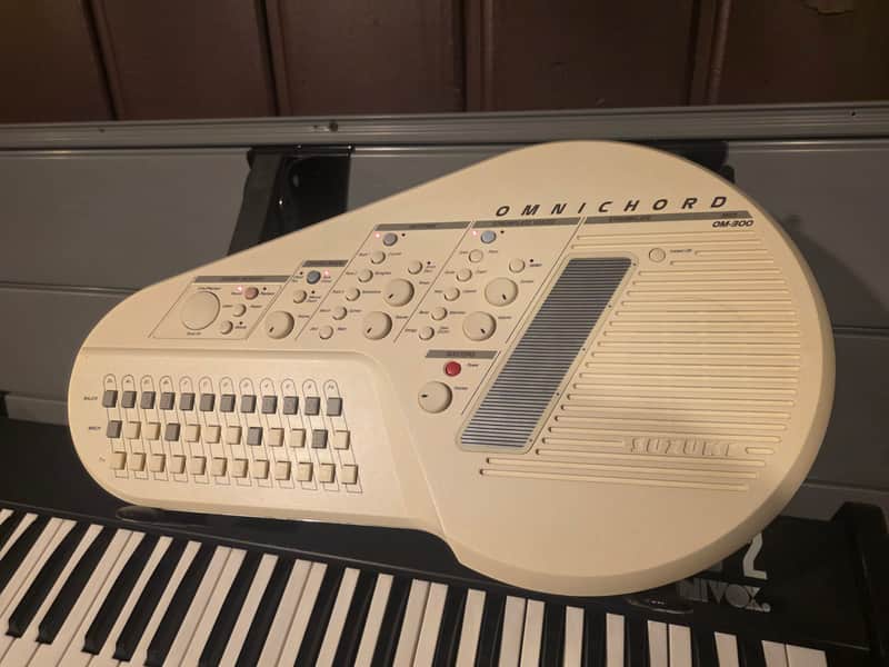 Suzuki OM-300 Omnichord image 1