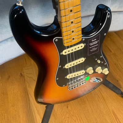 Fender Vintera II Stratocaster w/ bag 2023 - Three-Color Sunburst image 3