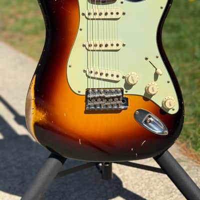 Fender Stratocaster 2016 - Sunburst image 2