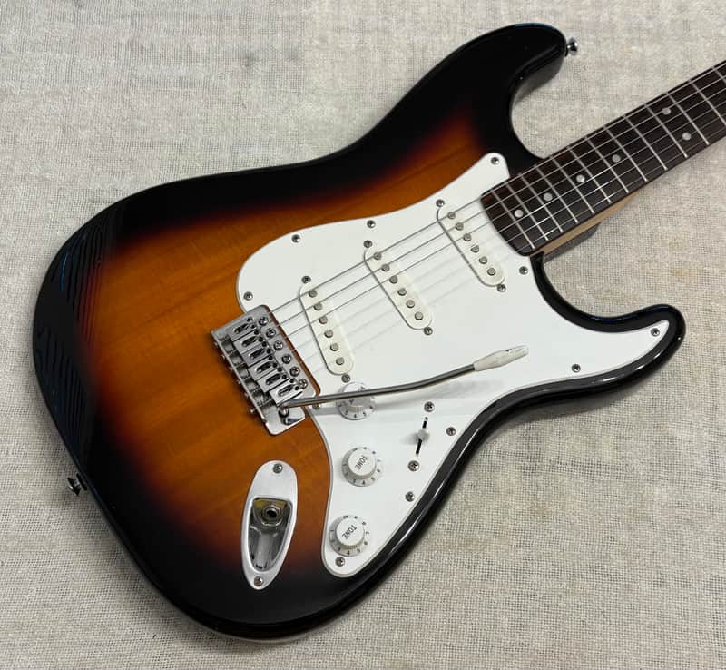2007 Squier Stratocaster Bullet Strat Brown Sunburst Tremolo