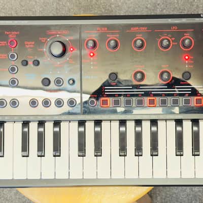 Roland JD-Xi Analog/Digital Crossover Synthesizer