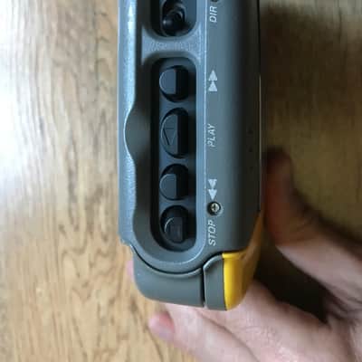 Sony Sports Radio/Cassette Walkman 1990 Yellow image 2
