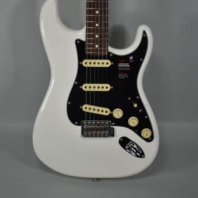 2022 Fender American Performer Stratocaster Arctic White Finish w/Bag image 2