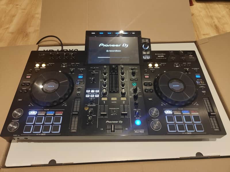Pioneer XDJ RX3 DJ Controller image 1