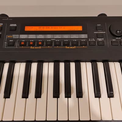 Roland XP-30 61-Key 64-Voice Expandable Synthesizer 1999 - 2004 - Black image 8