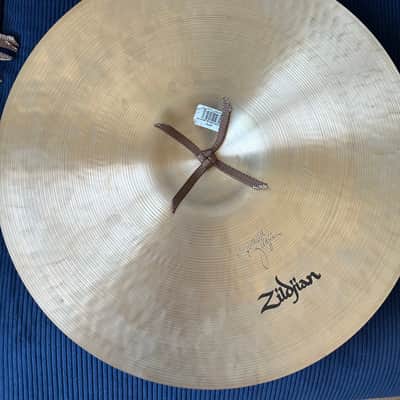 Zildjian 18" A Classic Orchestral Selection Medium Heavy Cymbal Pair image 7