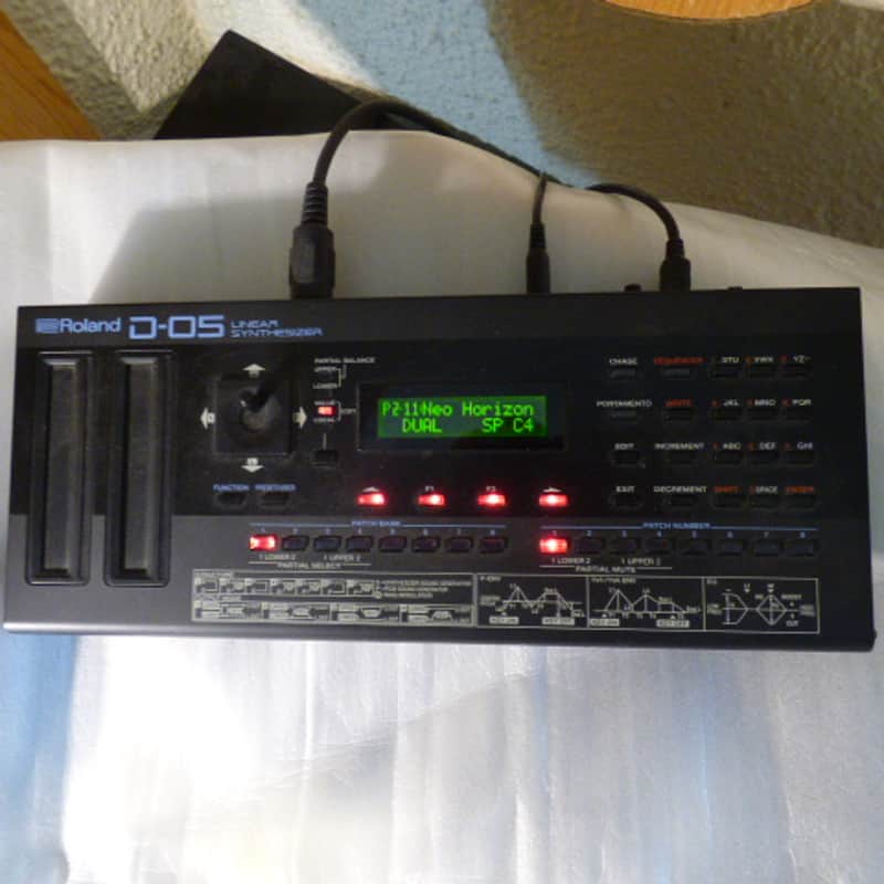 Roland D-05 image 1
