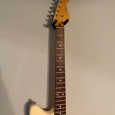 Squier J Mascis Jazzmaster upgraded fender tremolo case included - Vintage White image 2