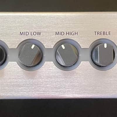 Warwick Gnome i Pro 600-Watt Pocket Bass Amp Head with USB Interface 2023 - Present - Silver image 1