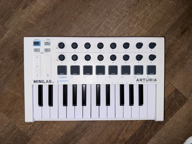 Arturia MiniLab MkII 25-Key MIDI Controller 2017 - Present - White imagen 1