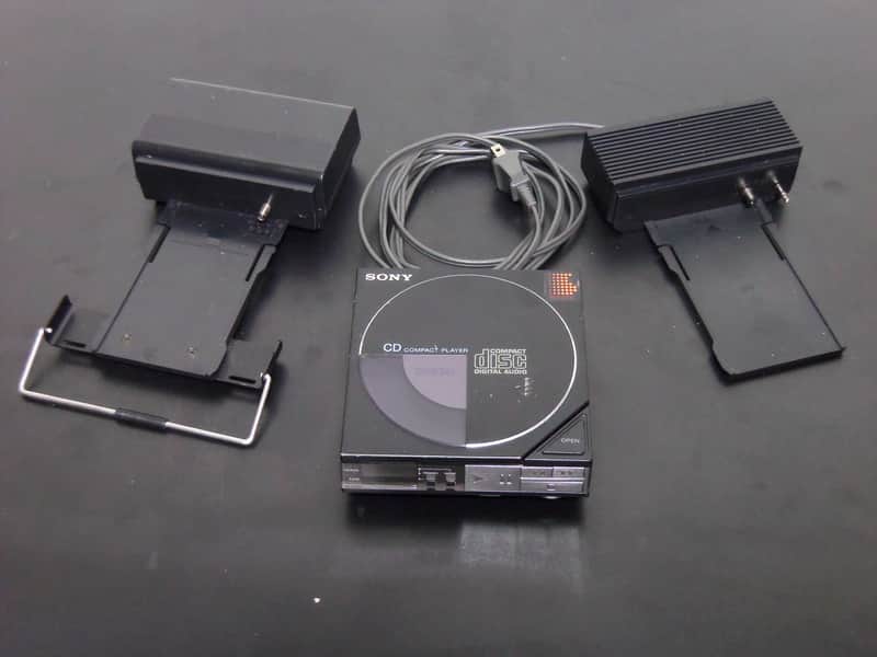 World’s First Compact CD Player by SONY. Rare! Vintage! Collector’s Item! ( D-5 / D-50 / D-14 ) image 1