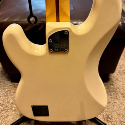 Fender Deluxe Active Precision Bass Special with Pau Ferro Fretboard 2017 - Olympic White image 3