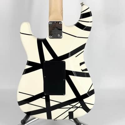 Immagine 2021 EVH Striped Series – Black & White - 12