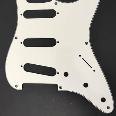 SSS 3 ply 8 holes 54-59 Stratocaster Parchment Pickguard