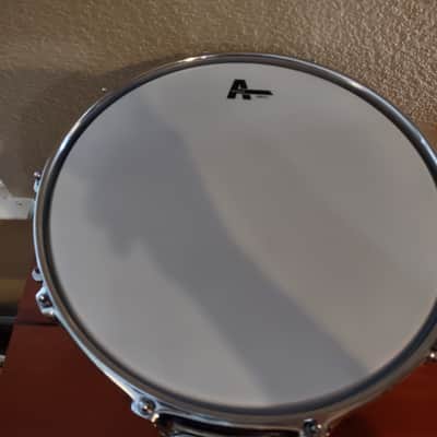 Ludwig  Classic Maple Snare Drum - 14" x 8" - Black image 4