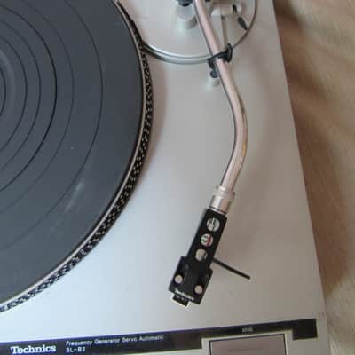 Technics SL B2 belt drive turntable in excellent condition image 2