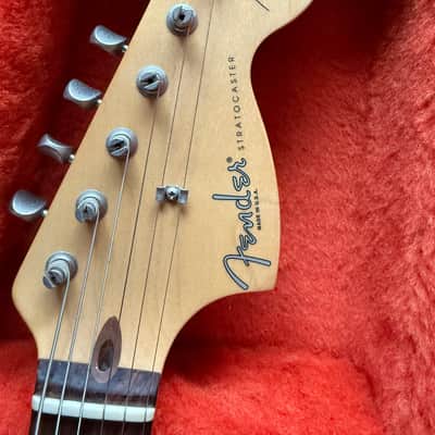 Fender Bonnie Raitt US Signature Stratocaster 1995 - 2002 - 3-Color Sunburst image 2