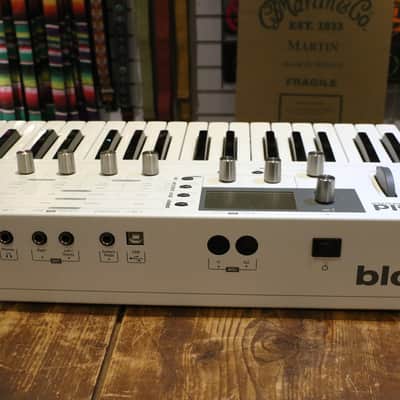 Waldorf Blofeld Keyboard 49-Key Synthesizer 2009 - Present - White image 5