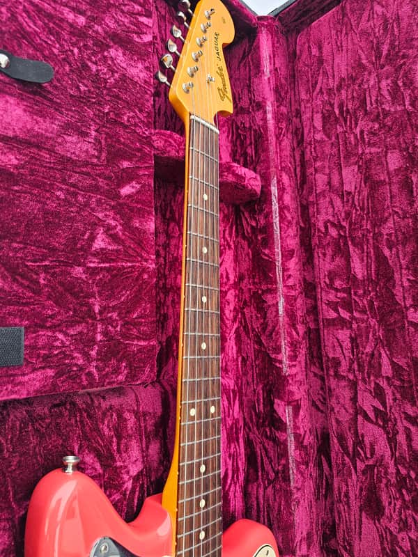 Fender 60s Classic Jaguar - Fiesta Red Lacquer Finish with