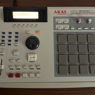 Akai MPC2000XL MIDI Production Center 2000 - 2005 - Grey image 1