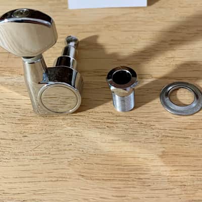 Tuning Head (1) For Electric Guitars, In-Line Style, Right Handed (Chrome) image 2