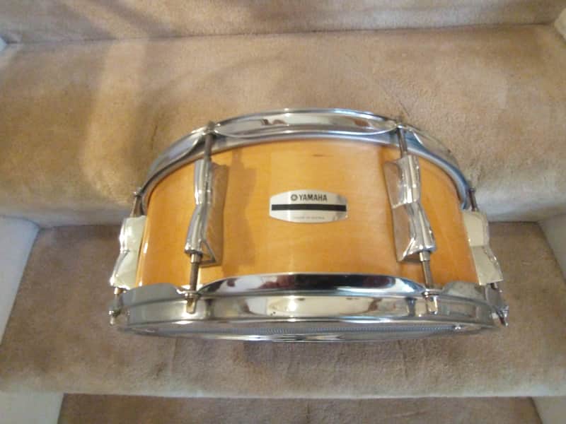 Yamaha 14 round x 5.5 inch snare drum quality hardwood shell natural lacquer finish very clean! image 1