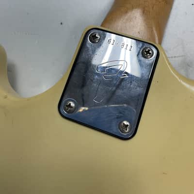 Fender Musicmaster Bass 1975 - Olympic White image 9