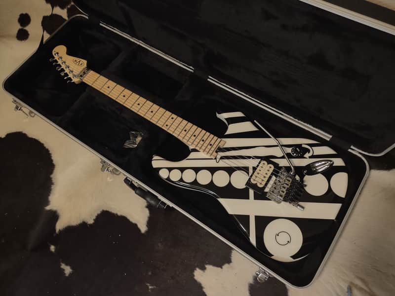 2014 EVH/Fender Striped Series "Circles/See Ya Later" 1st Run Eddie Van Halen UNCHAINED Gloss Finish- w/Gator Case image 1