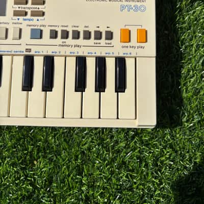 Casio PT-30 31-Key Mini Synthesizer 1980s - White image 5
