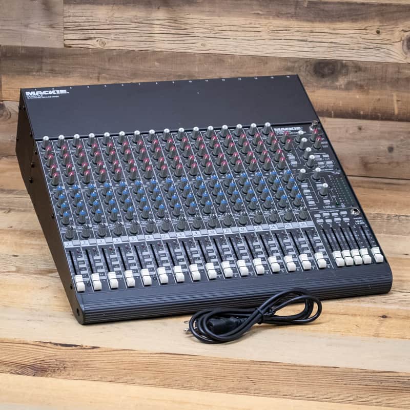 Mackie 1604 VLZ 16-Channel Mixing Console 1604VLZ Mixer Live Stage Band U287901 image 1