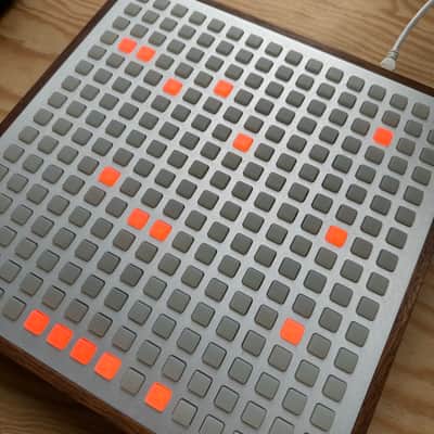 Monome 256 Walnut NON VARIBRIGHT 2010 - Walnut image 2