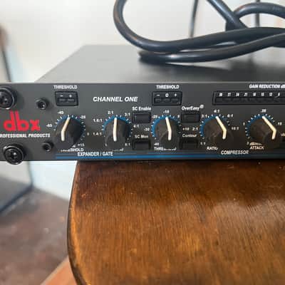 dbx 1066 Dual-Channel Compressor / Limiter / Gate with IEC power cable and rack mount bolts/washers image 2