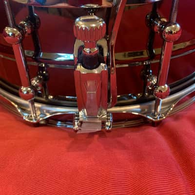 Ludwig LU6514C Universal Brass 5.5x14" Snare Drum with Triple Flange Hoops 2022 - Present - Black Nickel over Brass with Chrome Hardware image 6