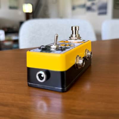 The A-Bee-Y ABY True Bypass AB & Y Switch Utility Pedal image 9