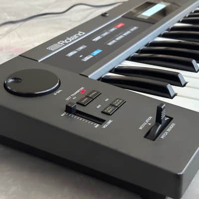 Roland Alpha Juno-2 Polyphonic Synthesizer New Display + M-64C Memory Card +Pedal image 3