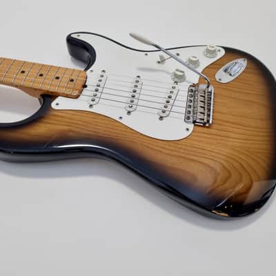 Fender Limited Edition 40th Anniversary 1954 Reissue Stratocaster with Maple Fretboard 1994 - 2-Color Sunburst image 12