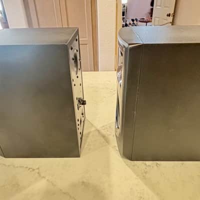 Pair of JBL 305P MkII 2-Way 5" Active Nearfield Studio Monitors (Pair) 2010s - Black image 3