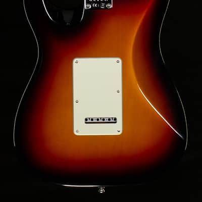 Fender American Ultra Stratocaster HSS Ultraburst Maple (810) image 4
