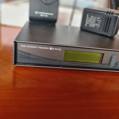 Sennheiser 🎤 Sennheiser ew 300 G2 Set | EM 300 G2 + SK 300 G2 | True Diversity | 786–822 MHz | Rack Mount image 3