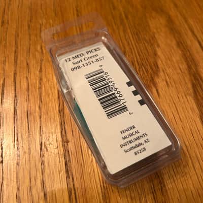 Fender California Clears Medium Picks - Surf Green - 098-1351-857 -  Early 2000’s  - Discontinued California Series image 2