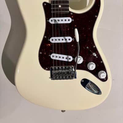 Fender American Special Stratocaster 2013 - White image 2