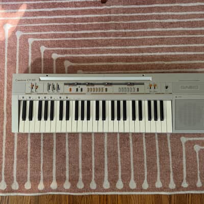 Casio CT-310 Casiotone Synthesizer
