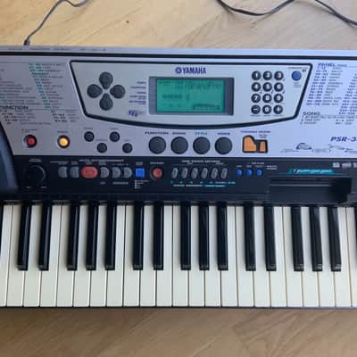 Yamaha PSR 340 keyboard synth image 1