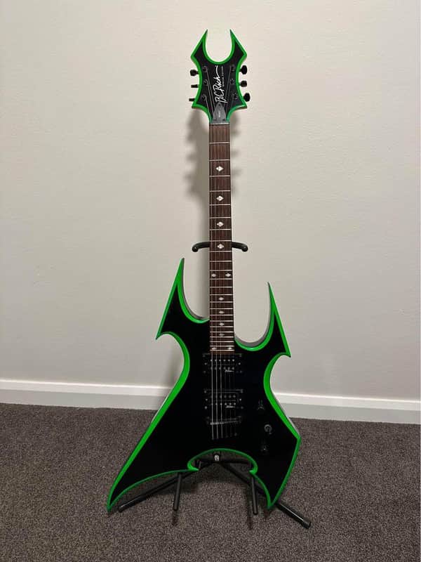 B.C Rich BEAST SPECIAL EDITION BCリッチ B.C. Rich Beast 2004 - Special Edition Black w Green Bevel | Reverb