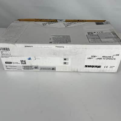 Shure GLXD1+ Dual Band Bodypack Wireless Microphone Transmitter, Z3 Band image 3