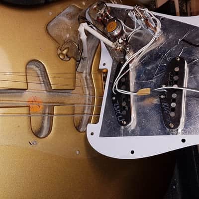 Fender Gold/Gold Stratocaster 1981 - 1983 image 15