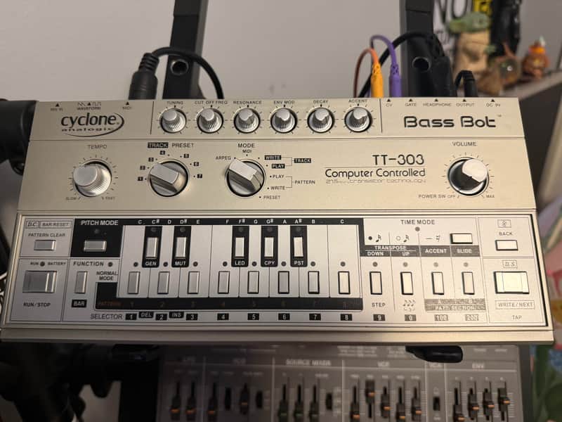 Cyclone Analogic TT-303 Bass Bot V1 (Newer Model w/ Good Pots