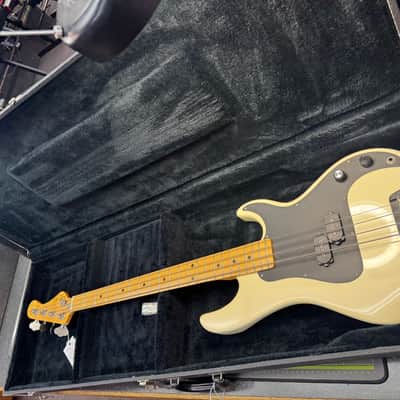 G&L SB-1 - Vintage White image 8